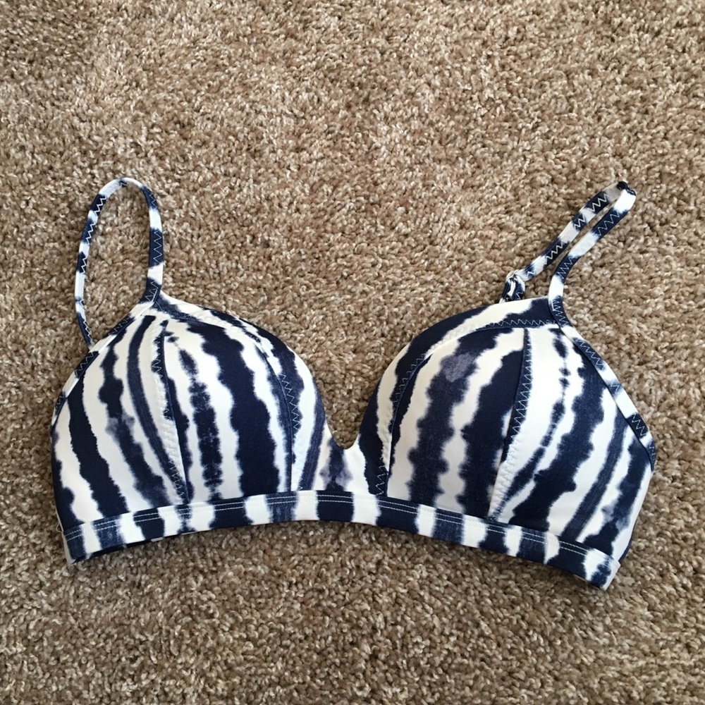 Athleta Wave Break Bikini Top